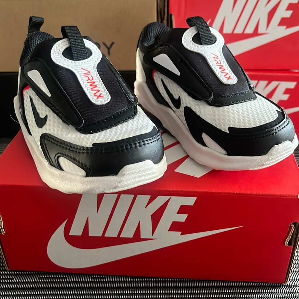 Nike Air Max Bolt